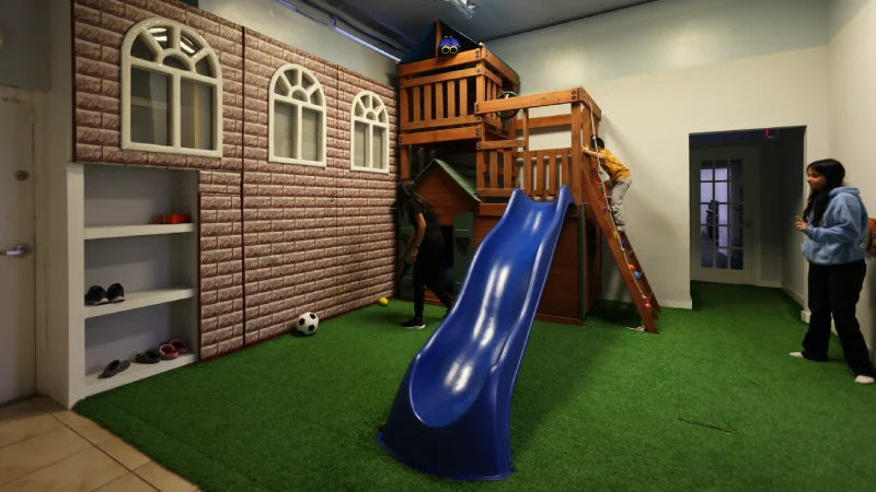 Creating an obstacle course with jumping, crawling, and balancing stations helps improve motor skills while encouraging teamwork. Having children cheer for each other or take turns builds positive social interactions.
