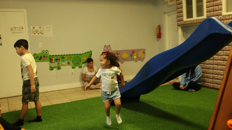 Physical Play: Movement-based activities like sports or obstacle courses help reduce stress, while also encouraging teamwork and cooperation in group settings.